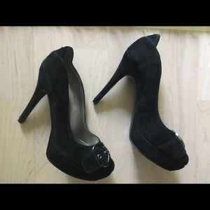Guess Pumps